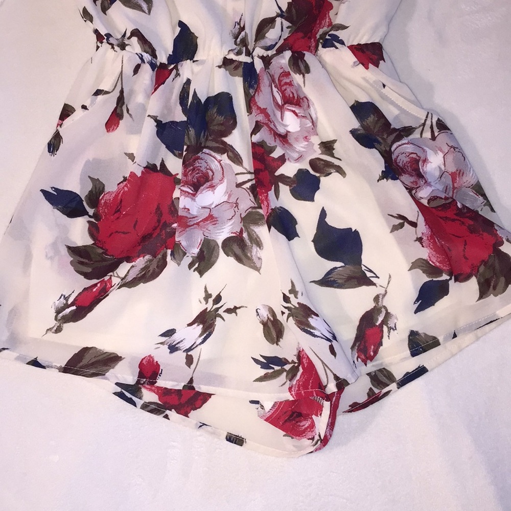 🌹ROSES ROMPER 🌹 - Picture 4 of 5